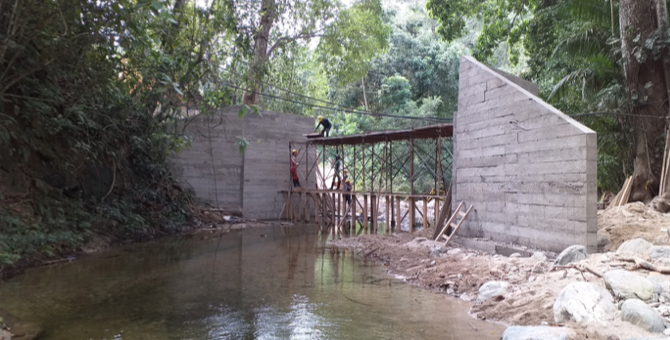 Construcción del puente Casa Sola en Vereda Honduras sendero Ciudad Perdida1